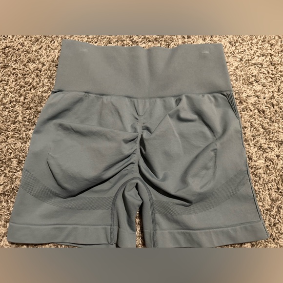 Ribbed Seamless Workout Shorts - High Waisted Scrunch - Picture 4 of 4